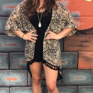 Black and Tan Short Sleeve Wrap